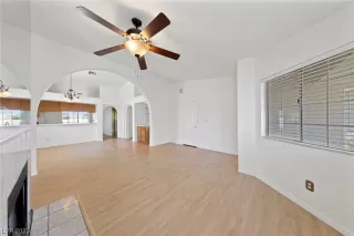 Photo #4: 2497923 Listing