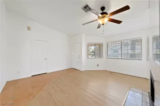 Photo #5: 2497923 Listing