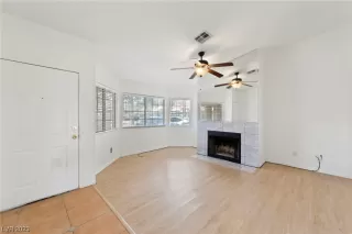 Photo #6: 2497923 Listing