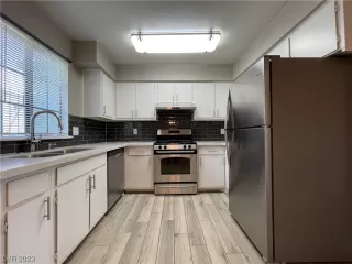 Photo #5: 2497947 Listing 