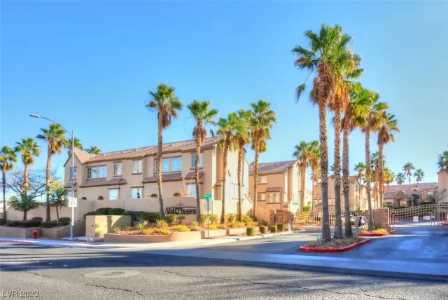 MLS: 2497949 Condo For Sale