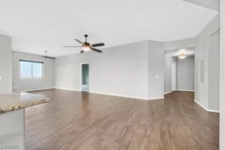 Photo #6: 2497973 Listing