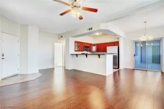 Photo #5: 2497977 Listing 