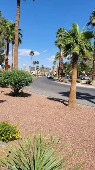 Photo #2: 2498011 Listing 