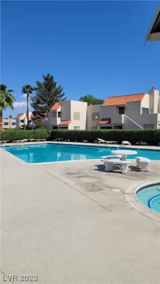 Photo #3: 2498011 Listing 