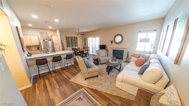 MLS: 2498029 Condo For Sale