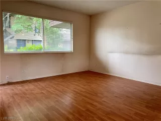 Photo #2: 2498053 Listing 