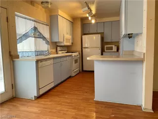 Photo #3: 2498053 Listing 