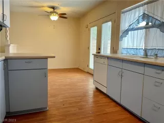 Photo #4: 2498053 Listing 