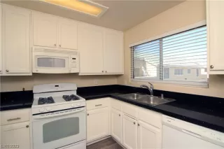 Photo #2: 2498087 Listing