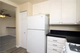 Photo #3: 2498087 Listing