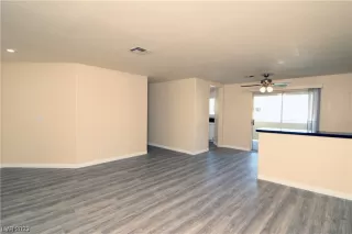 Photo #4: 2498087 Listing