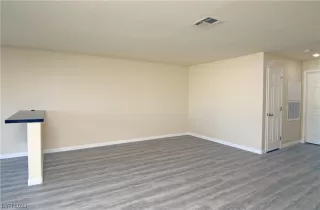 Photo #5: 2498087 Listing