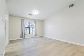 Photo #4: 2498099 Listing 