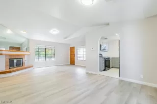 Photo #5: 2498099 Listing 