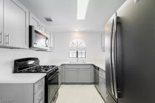 Photo #6: 2498099 Listing 