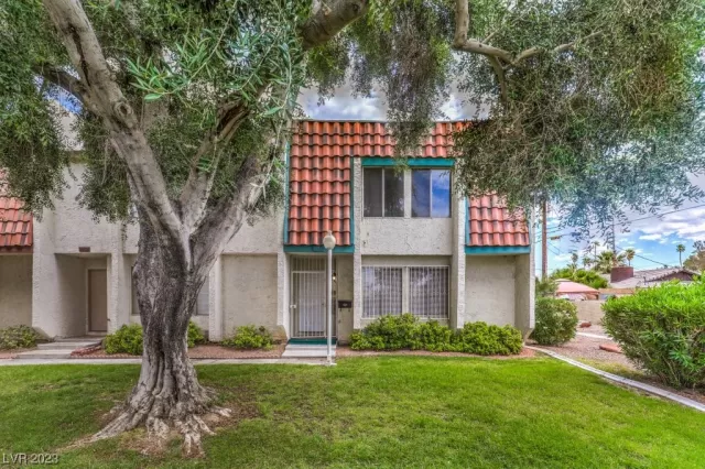 MLS: 2498100 Condo For Sale