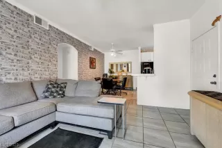 Photo #5: 2498121 Listing