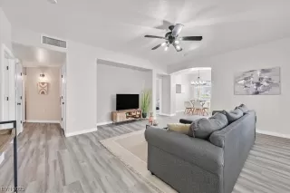 Photo #2: 2498122 Listing