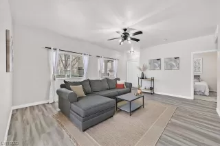 Photo #3: 2498122 Listing