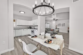 Photo #4: 2498122 Listing