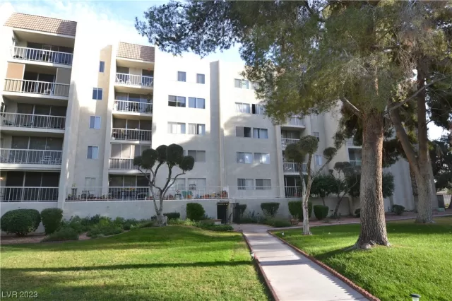 MLS: 2498123 Condo For Sale