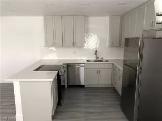 Photo #2: 2498131 Listing 