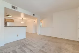 Photo #4: 2498143 Listing