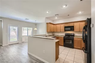 Photo #4: 2498217 Listing