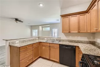 Photo #5: 2498217 Listing