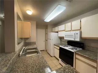 Photo #2: 2498237 Listing 