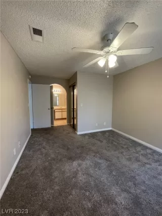 Photo #5: 2498237 Listing 