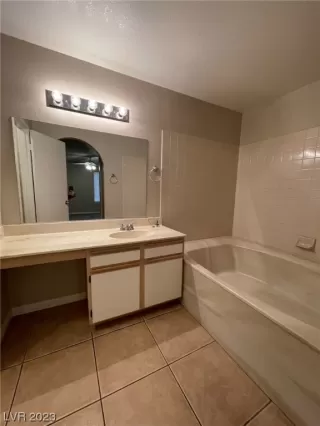 Photo #6: 2498237 Listing 