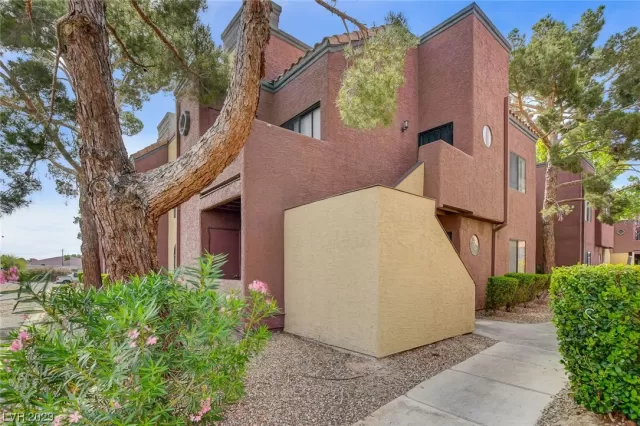 MLS: 2498302 Condo For Sale