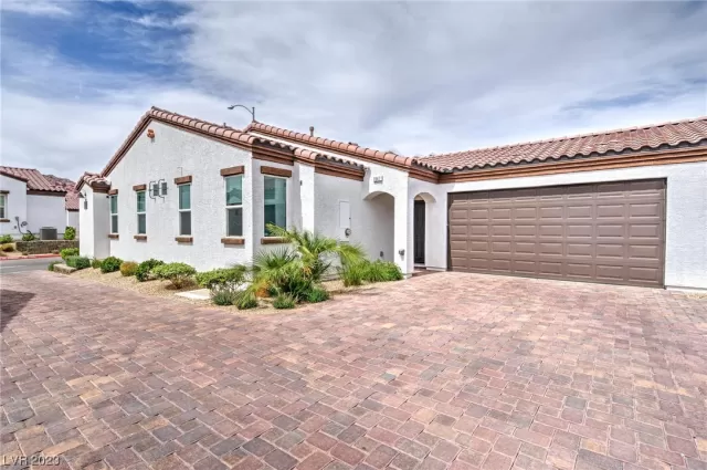 MLS: 2498322 Condo For Sale