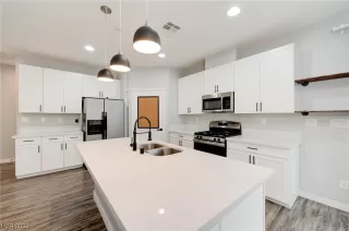 Photo #5: 2498322 Listing