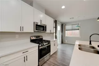 Photo #6: 2498322 Listing