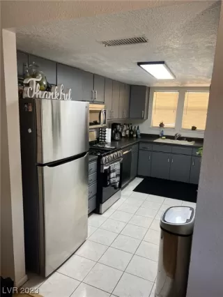 Photo #3: 2498345 Listing