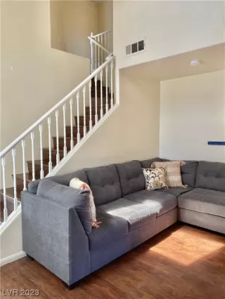 Photo #4: 2498356 Listing 