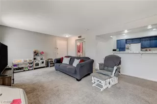 Photo #4: 2498358 Listing