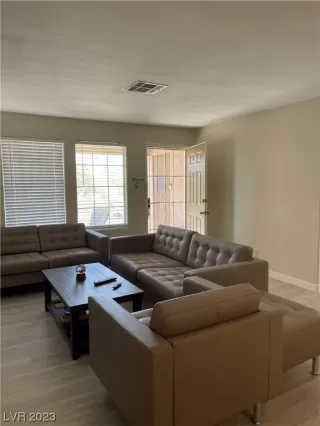 Photo #1: 2498363 Listing 