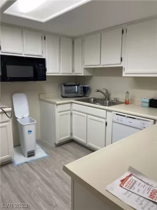 Photo #3: 2498363 Listing 