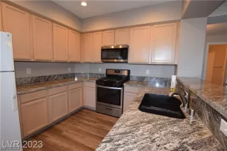 Photo #5: 2498391 Listing 