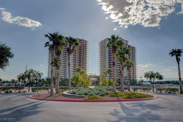 MLS: 2498396 Condo For Sale