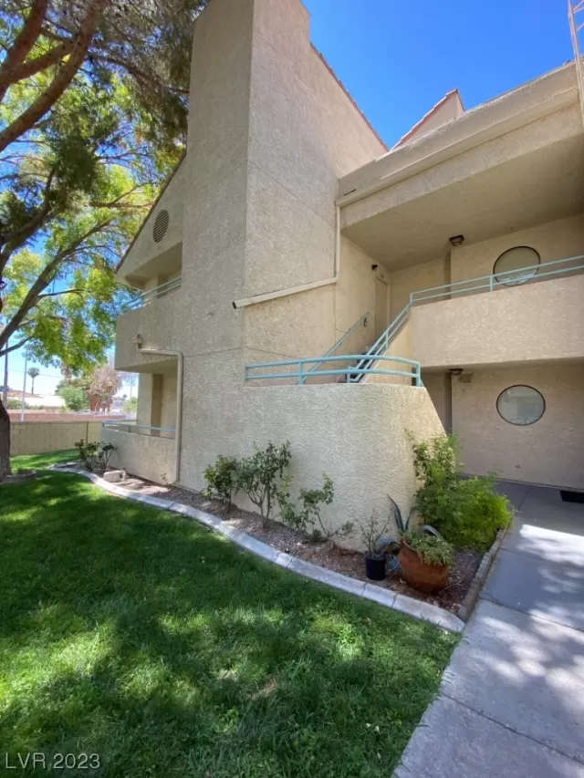 MLS: 2498429 Condo For Sale