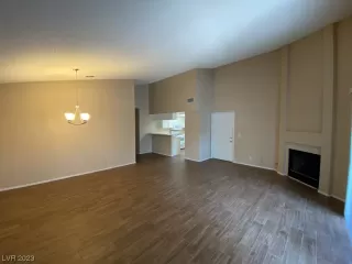 Photo #5: 2498429 Listing 