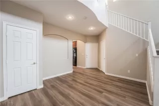Photo #5: 2498461 Listing 