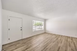 Photo #5: 2498470 Listing