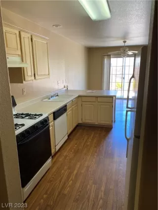 Photo #3: 2498474 Listing