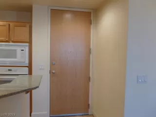 Photo #3: 2498569 Listing